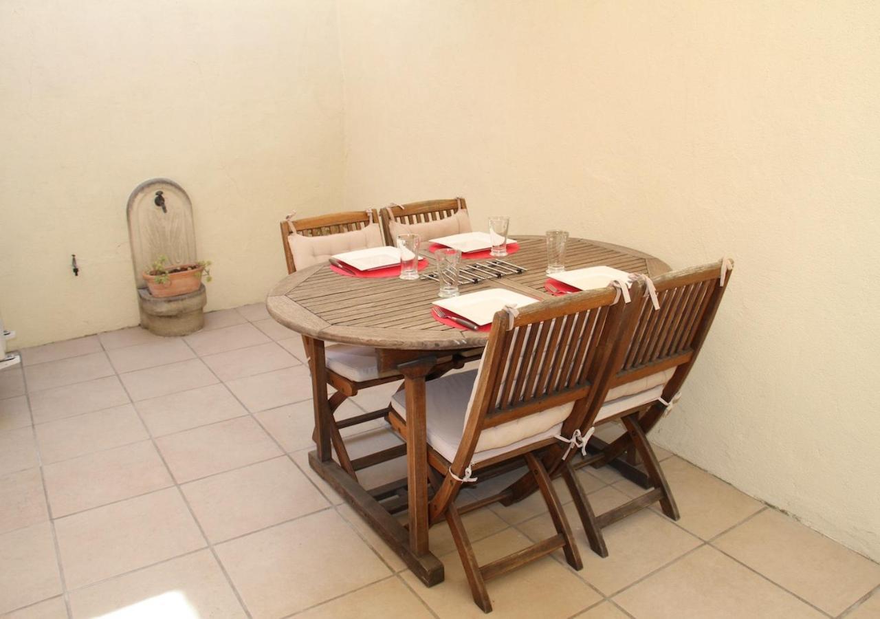 Agreable Maison De Ville Eyragues Exterior photo