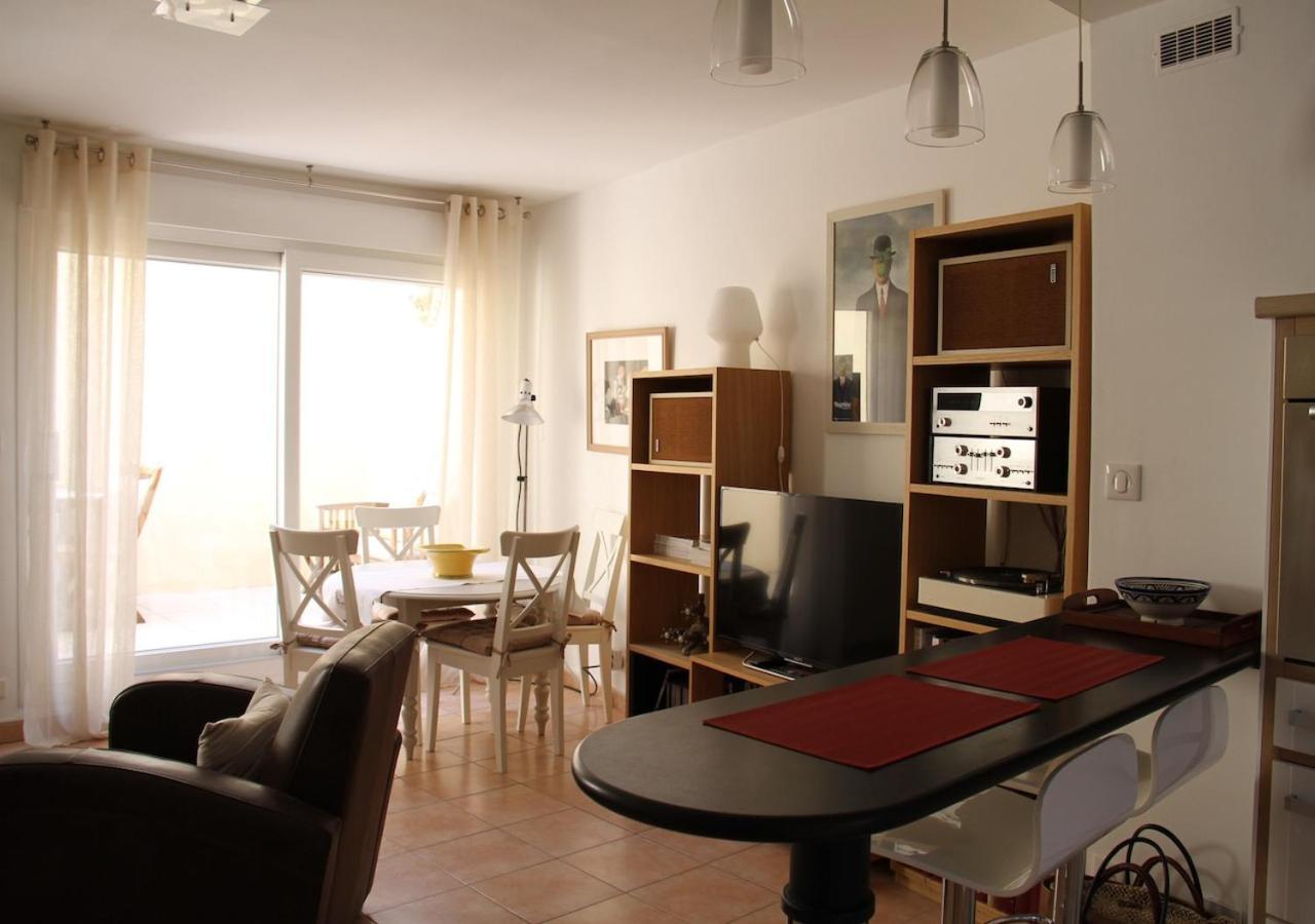 Agreable Maison De Ville Eyragues Exterior photo