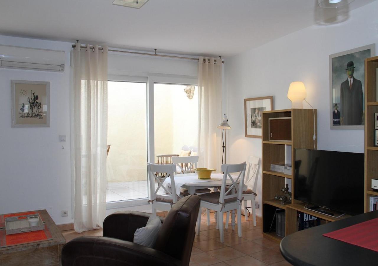 Agreable Maison De Ville Eyragues Exterior photo