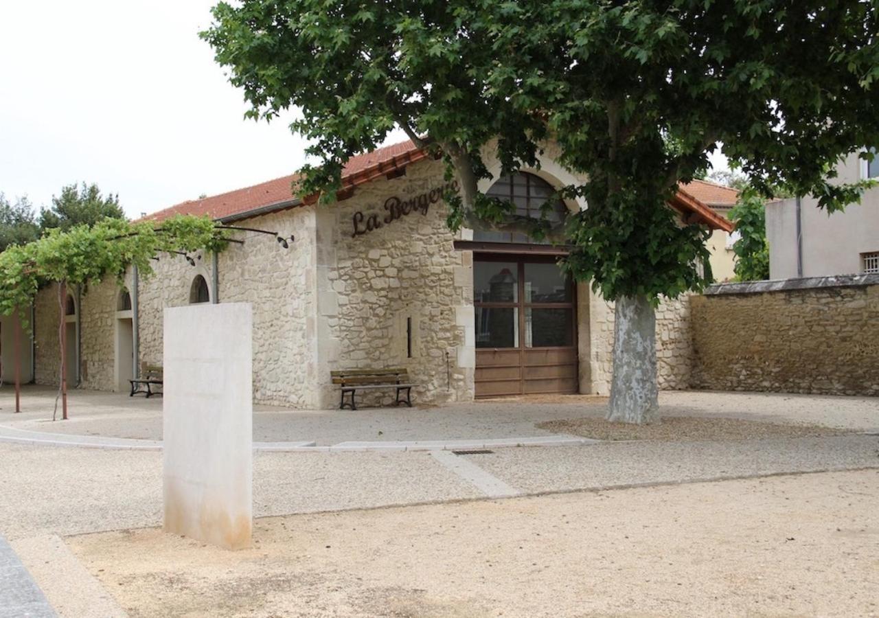 Agreable Maison De Ville Eyragues Exterior photo