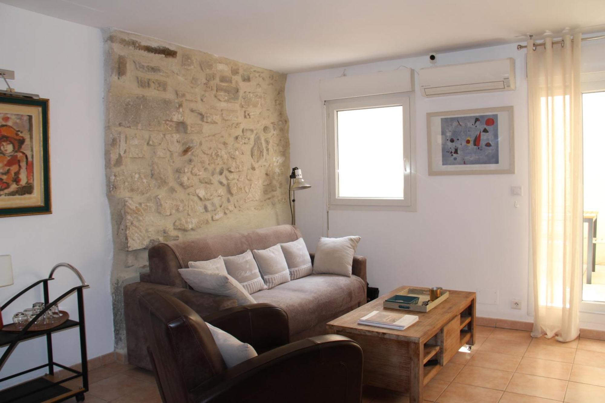 Agreable Maison De Ville Eyragues Exterior photo